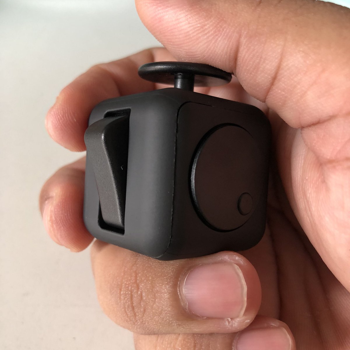 Basniixz's tweet photo. 1.กด (Click) คุณไม่จำเป็นต้องกดปุ่มปากกาเล่นอีกต่อ เพราะ ​Fidget Cube มีปุ่มทั้งที่มีเสียงและไม่มีเสียงซึ่งออกมาสำหรับคนชอบกด

2.โยก (​Glide) ใช้ใครชอบโยกจอยเกมส์ ปุ่ม อนาล็อก นี่คือสิ่งที่ตอบโจทย์ มาก 

3.เปิด-ปิด (Flip) ปุ่มสวิตซ์ เปิด-ปิด ที่ทุกๆบ้านมี https://t.co/mncPKMisGn