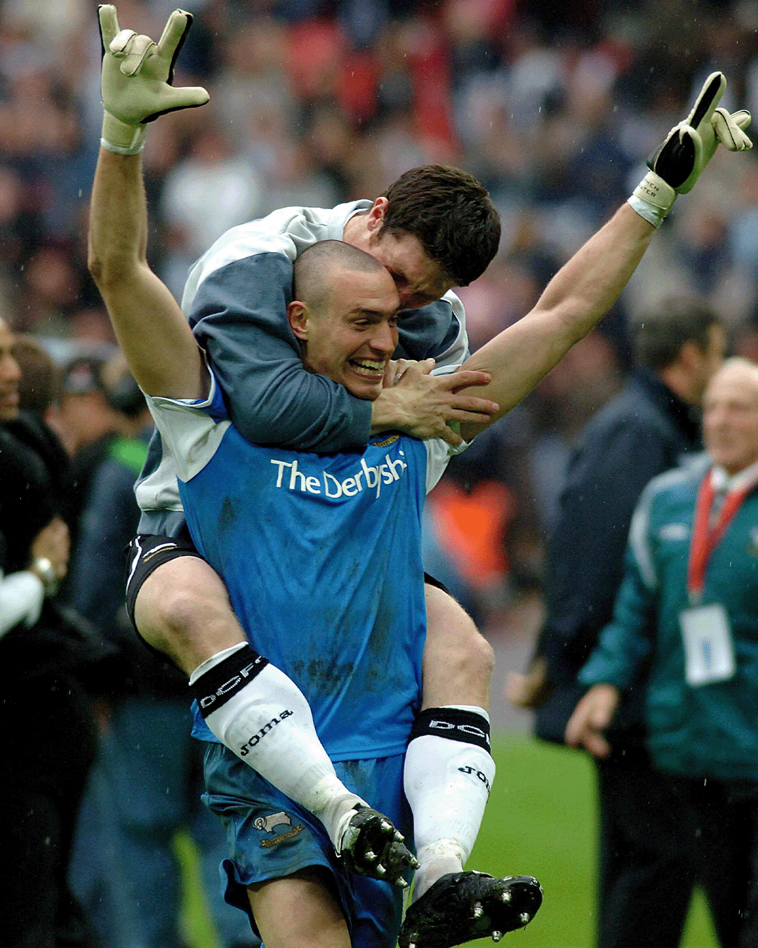 Happy birthday to promotion-winning goalkeeper Stephen Bywater!   