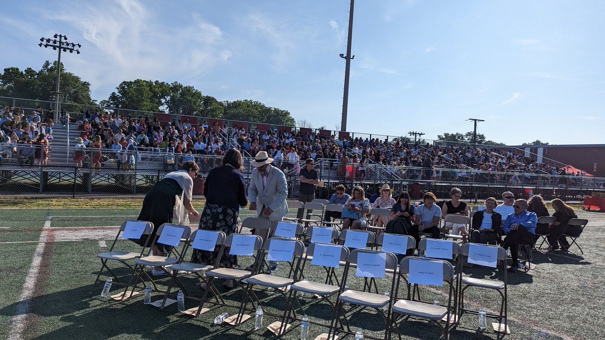 AnnandaleAtoms's tweet photo. Our 68th Commencement Ceremony begins in 10 minutes! Watch live at https://t.co/6dicxI3jbi #AtomNation #FCPSgrad23 https://t.co/1SB0DOGVoK