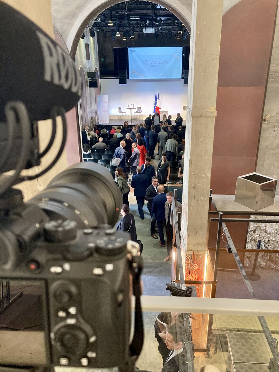 Présente pour la restitution des travaux du CNR logement et le discours de la première ministre. Dans les coulisses, les professionnels ne sont pas très heureux … on attend les annonces #logement @rizk_cyril