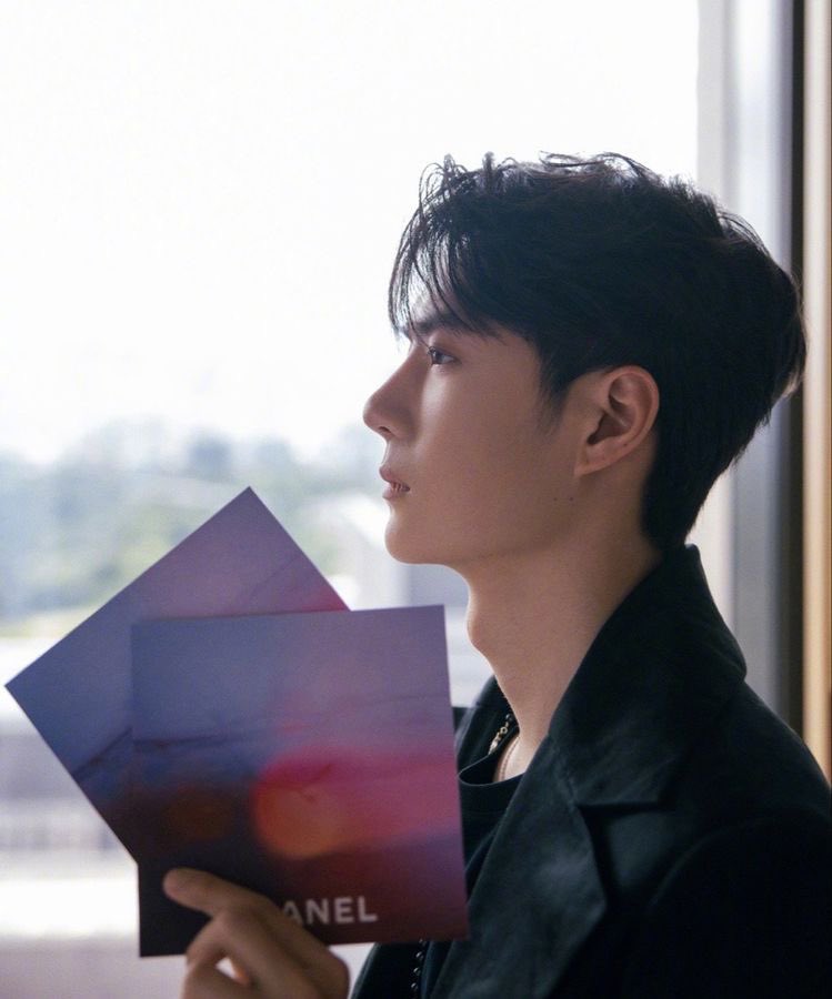 어쩜 얼굴이 이렇게 깊어질 수 있냔 말이야