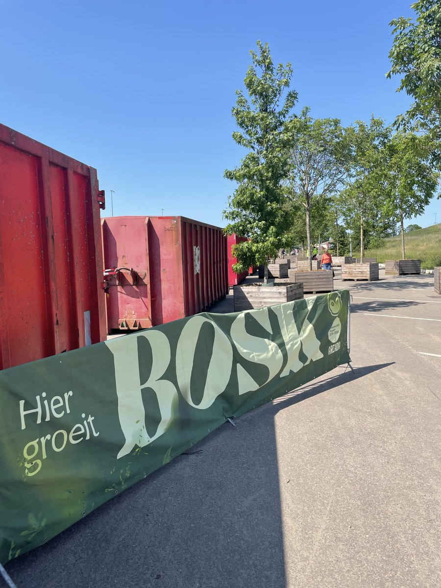 Omrin's tweet photo. ♻️🌳| "Als bomen kunnen wandelen, kunnen wij veranderen." Tijdens onze Open Dag op Ecopark De Wierde liepen 50 bomen van BOSK van @LF_2028 mee. Ze krijgen bij ons een mooie plek om ons park te vergroenen. Samen halen we alles eruit! #Arcadia #BOSK #LF2028 #Omrin #Duurzaam https://t.co/BtpmKltthE