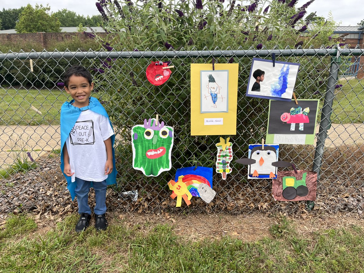 PKCarsonBarnes's tweet photo. Smith Pre-K End of Year Celebration &amp; Art Walk! Our SuperHEROes performed their favorite songs for their loved ones. Their amazing ArtWork was showcased displaying their knowledge from the school year! #SuperHERO @Smith_Seabees #PREKROCKS #PREK #GlobalLeaders #CanDoSpirit https://t.co/ZG7uvoAeBy