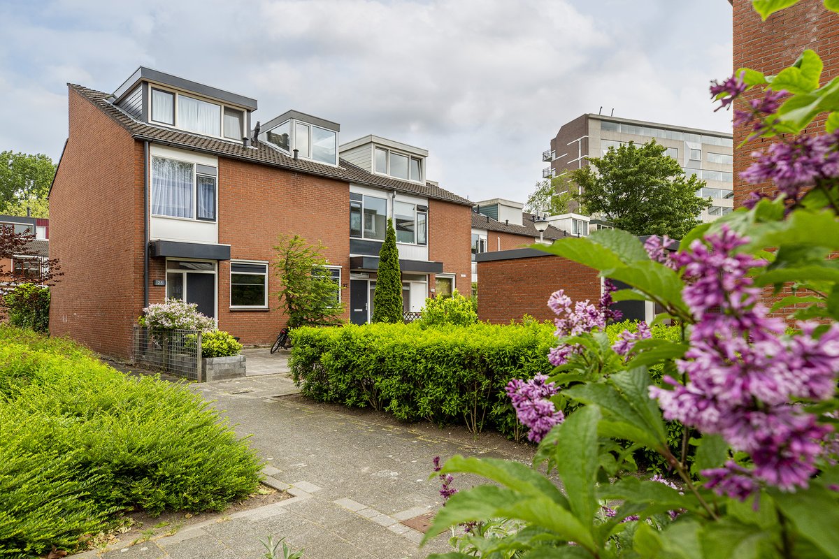 AttaMakelaars's tweet photo. Nieuw in verkoop!

Turn-key en instapklare 4-kamerwoning met voor- en achtertuin in een kindvriendelijke buurt.

📍 Sint Annabaai 27 – Capelle aan den IJssel
 💰 Vraagprijs € 385.000 k.k.
 🚪 Oppervlakte ca. 97 m2
 
☎️ Bel ons op 010 433 57 10
📲 https://t.co/MFTGFwx3ZT https://t.co/O6kqMy9AaD