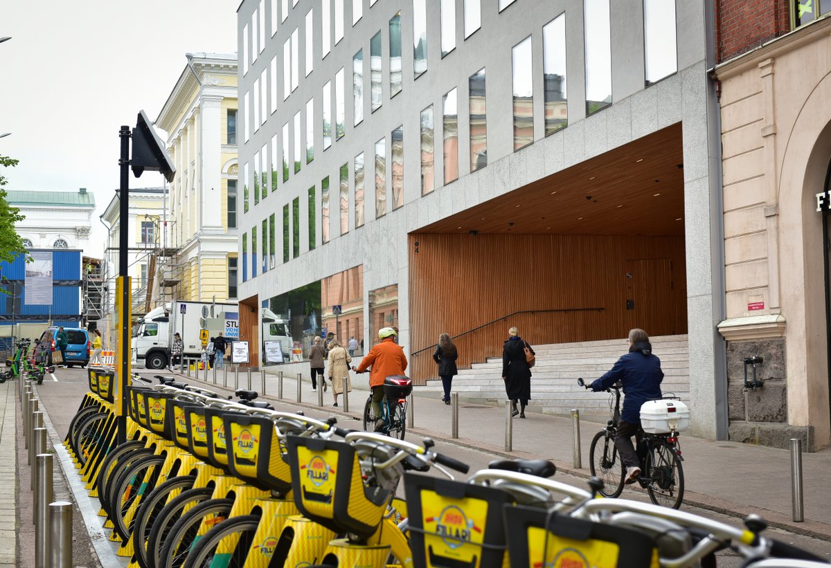 Opiskelijat ohoi! 👩‍🎓👨‍🎓🏙️💡📢

Keskustakeskusteluun haetaan uusia näkökulmia. Helsingin kaupunki, <a href="/K2HEL/">Helsingin seudun kauppakamari</a>, <a href="/helsinkiuni/">University of Helsinki</a> &amp; <a href="/AaltoUniversity/">Aalto University</a> käynnistävät syksyllä ideakilpailun opiskelijoille.

➡️ Lue lisää: hel.fi/fi/uutiset/syk…

📷: Teina Ryynänen.