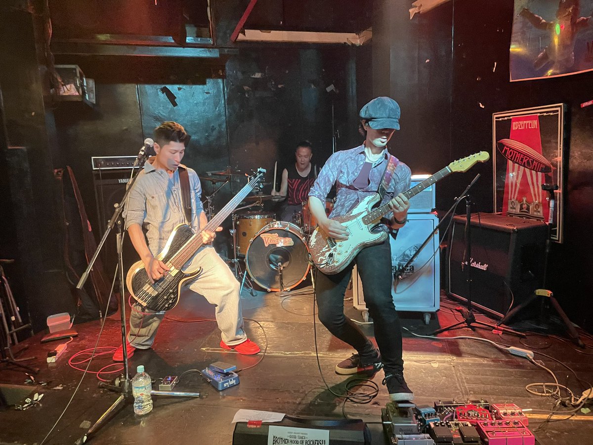 poo2310's tweet photo. 昨日の振り返り〜♪
昨夜も熱かった〜!
FBS presents.
「GOOD TIMES vol.4」
〜TEENAGE KICKS〜
#FUCKIN' BULL SHIT
#Hayden State
#Hellazica
#百烈軒
#PONCHI KURIN
#和歌山VINTAGE https://t.co/j3dxQVofF4