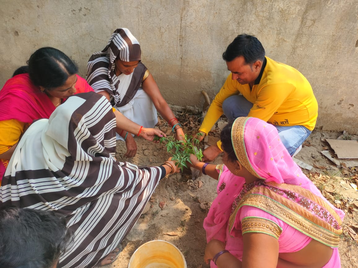 Paramvi95280194's tweet photo. Family health India Embed duwara aaj Vishva paryavaran Divas per ped lagane hetu jagruk kiya, ANM, CHO, Ashao ko malaria se bachav hetu testing karane ke bare me meeting kar jankari di
#malariafreeindia
#Dengue
#Embed2malaria
@sksomya @rajesh_amh
@Archana2442 @santoshbhargav2 https://t.co/12nl1GRog9