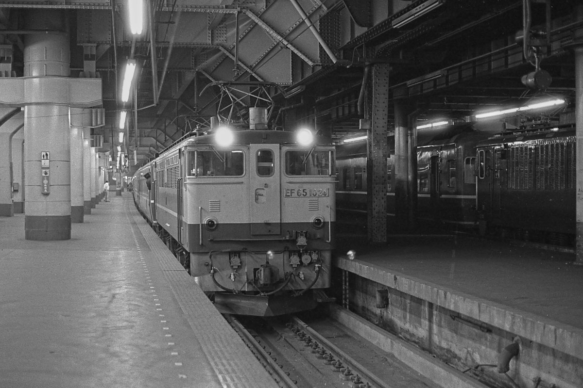 6月5日でEF65の日。昭和62年5月の上野駅にて。 #EF65の日