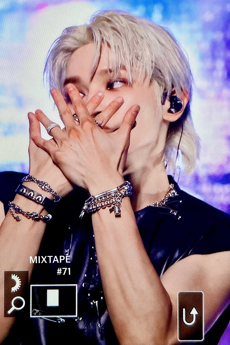 MIXTAPE_71's tweet photo. 230605 Shalala Showcase
샤랄랄라 라라 어머나
샤랄랄라 라라 I'mma shine

#TAEYONG #태용 #TAEYONG_SHALALA https://t.co/Z6C4oorcRo