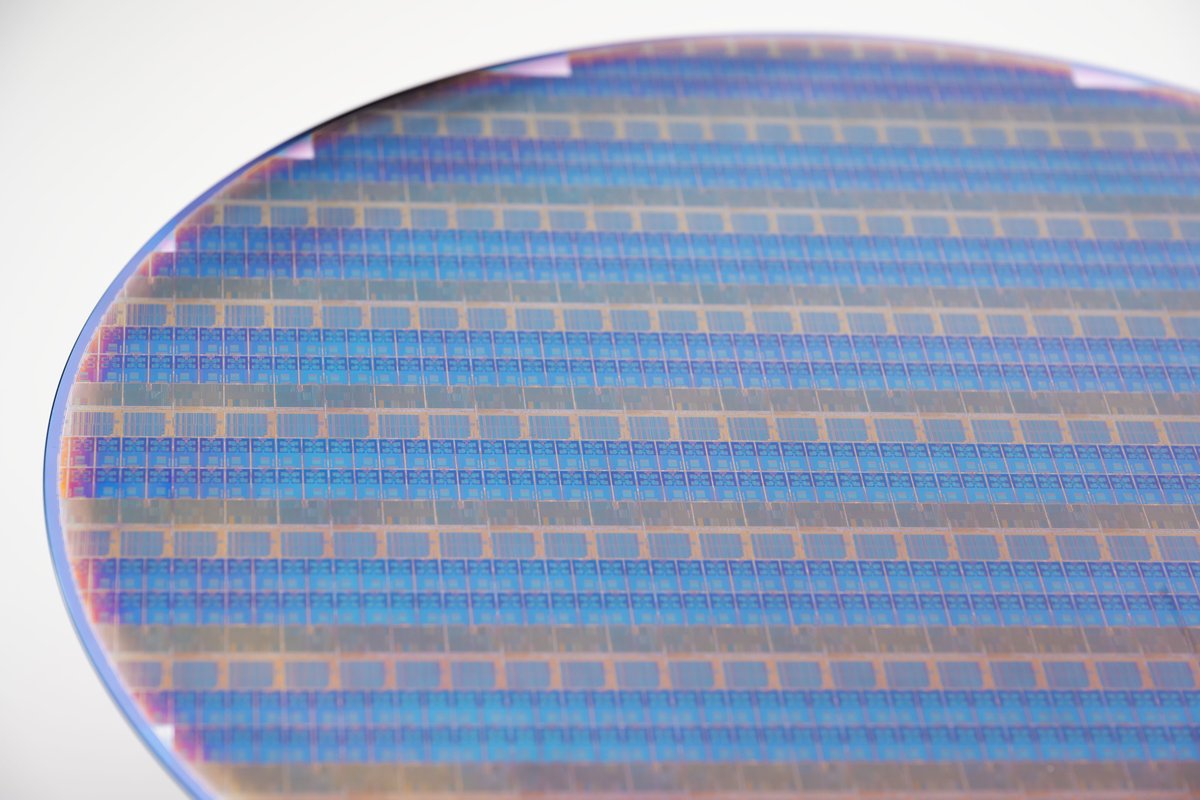 aschilling's tweet image. Intel 4 + #PowerVia Wafer shininess by @intelnews