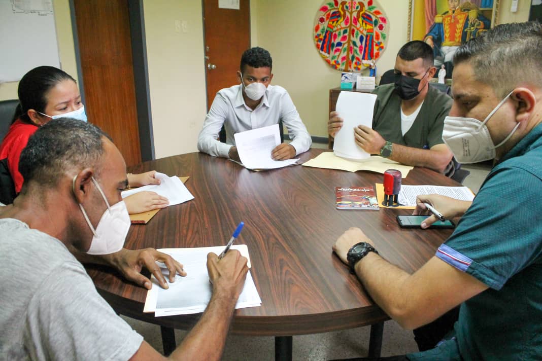 ☀️ #FelizLunes #5Jun: ¡Seguimos trabajando por el magisterio con amor y compromiso!

Se suma a la familia de la Unidad Médica <a href="/ipasme_mcbo/">IPASME Maracaibo</a>, nuevo personal médico para darle atención de calidad al magisterio.

Seguimos renovando y transformando.

<a href="/NicolasMaduro/">Nicolás Maduro</a>
#MundoPluripolar