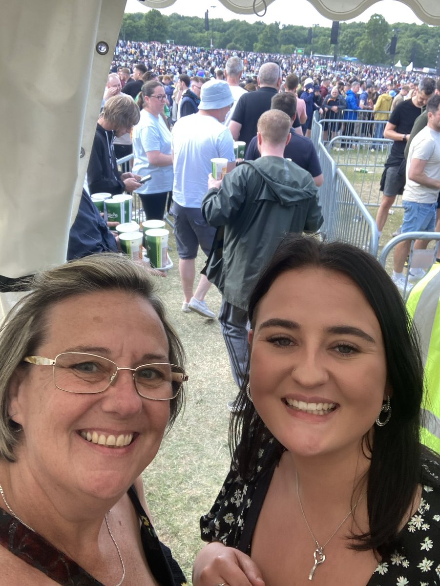 mum1jen's tweet photo. #knebworth22 brilliant time, best performance of @liamgallagher and @KasabianHQ https://t.co/Q0o0ccgk1U