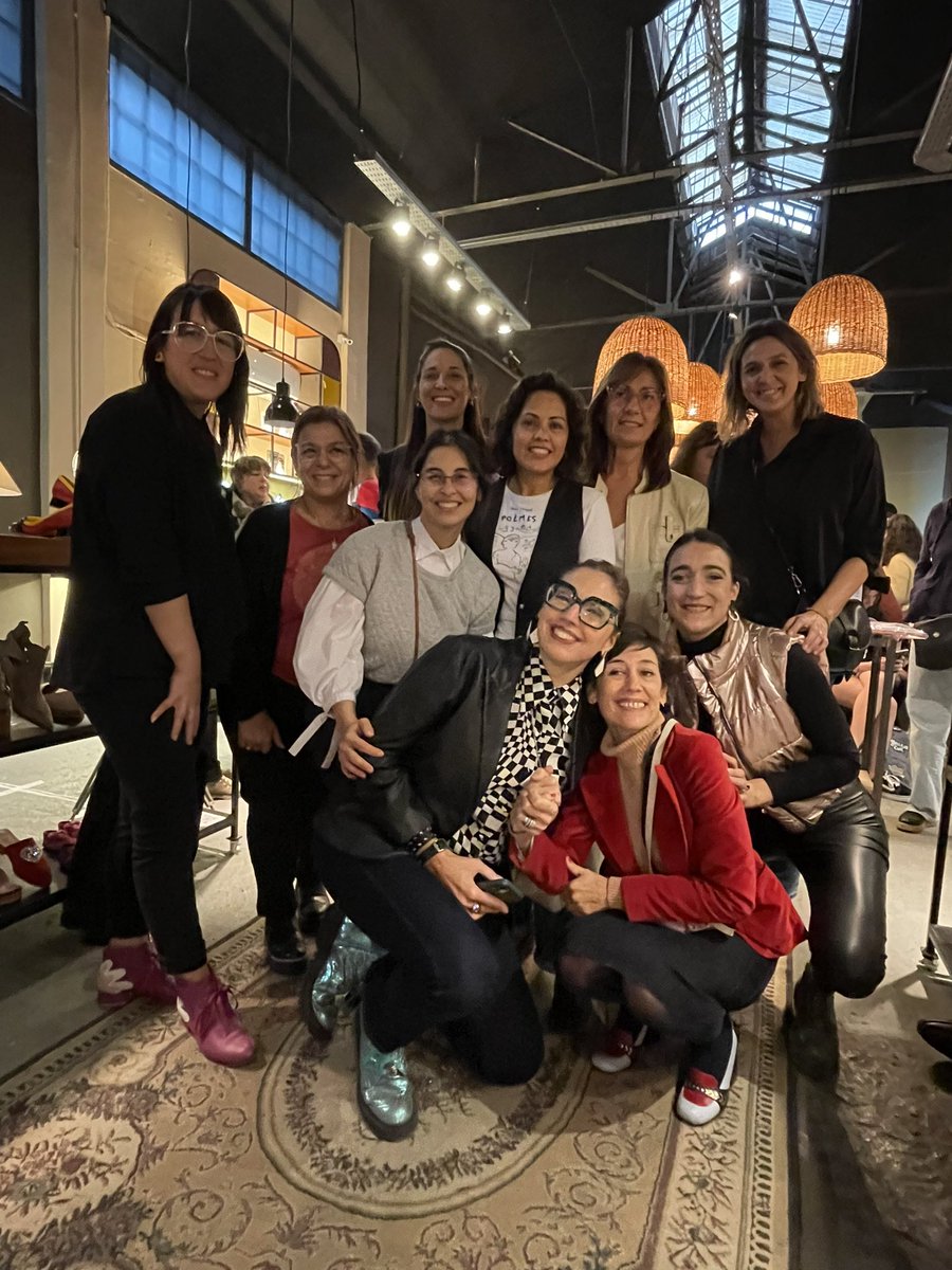 RumaZapatos's tweet photo. Ayer junto a mujeres zapateras @Luzprincipe @Catalacanna @TacoBombonShoes @amora @descalzo @acento @fausta @pugna @MICAcultura @produccion_arg @MariaGiannone_ https://t.co/wMllrMLxLF