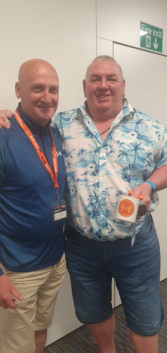 It was an honour to meet the great @NevilleSouthall at our GMB conference who gladly accepted our #JFT97 cup and badge.
@justaballgame @Liverpoolbadges  @PaulMaccaGMB @neilsmithgmb @GMBGarySmith @GMB_union_NWI @deniseNWI @IanByrneMP @TheFarm_Peter @GMB_union #GMB23 @dannybgmb1