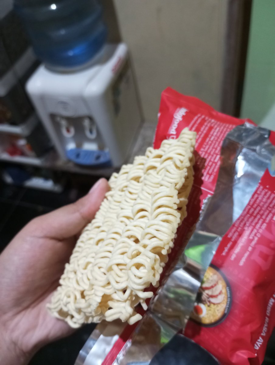 Cclionee's tweet photo. Mengsedih gagal menikmati kenikmatan dari @Indomielovers 😔😞 Gak ada bumbunyaaaa 🥲 https://t.co/fbC1hGhdub