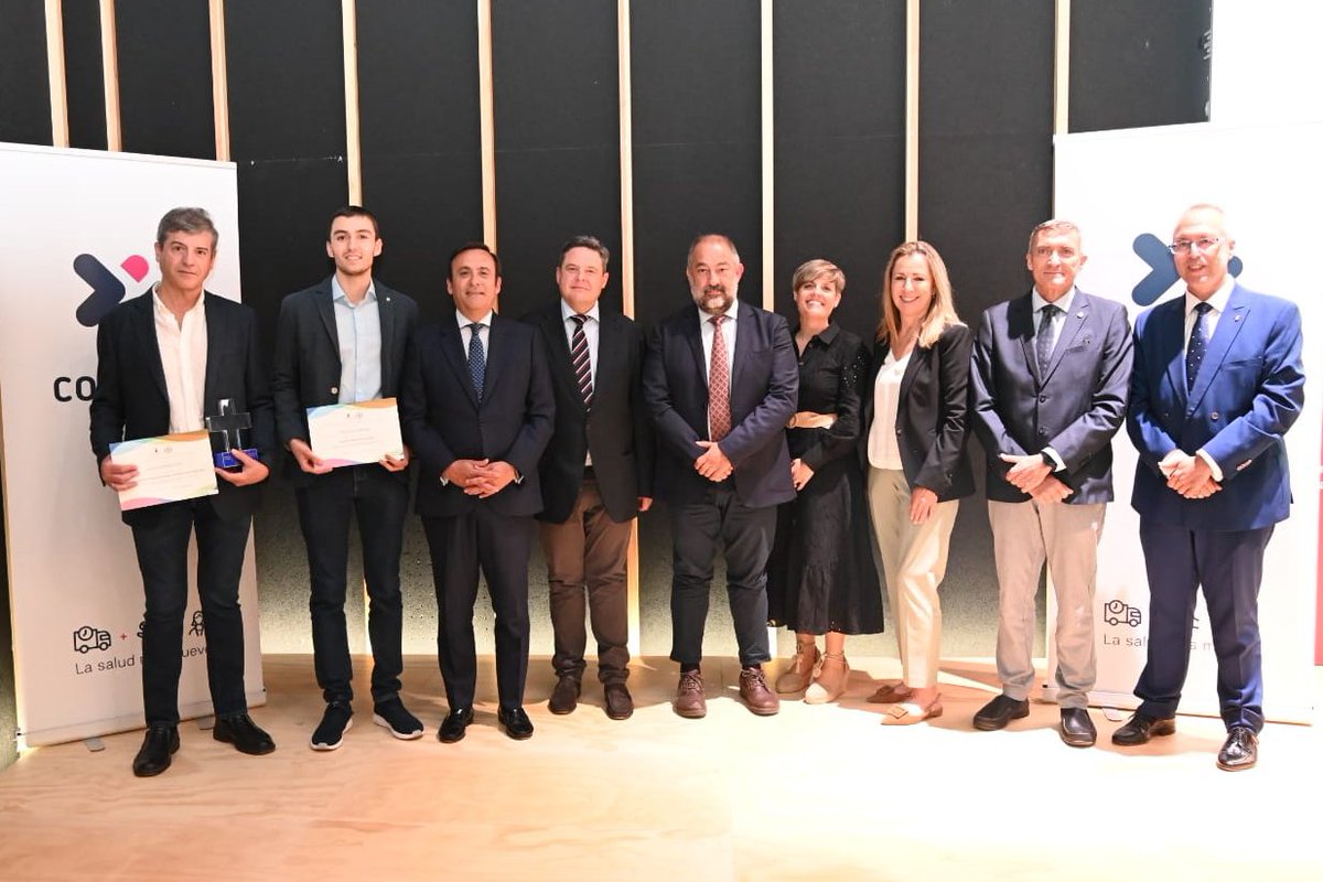 Cofares's tweet photo. Enhorabuena a los galardonados en estos premios 'Tutor destacado' y 'Erasmus excelente' en colaboración con la Facultad @FarmaciaAB_UCLM de la @uclm_es.

Gracias por ese necesario trasvase de conocimiento de unas generaciones a otras en el ámbito de la #farmacia. https://t.co/NskvHTfNor