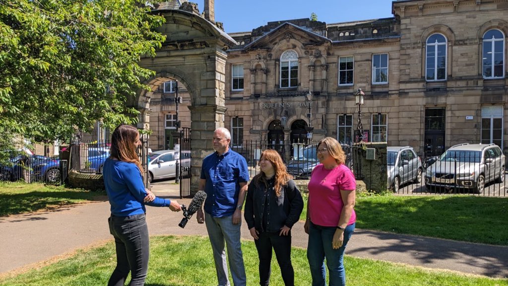 Queen's Hall Arts, Hexham (@queenshall) on Twitter photo 🏳️🌈 A BIG thank you to <a href="/BBCNEandCumbria/">BBC North East</a>’s <a href="/alisonjfreeman/">Alison Freeman</a> for visiting Hexham today!
Tune in to tonight’s Look North to hear more about #HexhamPride from organiser Richard Bliss, Folk is Queer curator <a href="/HollyClarkemus/">Holly Clarke</a> and Plant the Rainbow organiser Ginnie O’Farrell. 🏳️🌈 A BIG thank you to <a href="/BBCNEandCumbria/">BBC North East</a>’s <a href="/alisonjfreeman/">Alison Freeman</a> for visiting Hexham today!
Tune in to tonight’s Look North to hear more about #HexhamPride from organiser Richard Bliss, Folk is Queer curator <a href="/HollyClarkemus/">Holly Clarke</a> and Plant the Rainbow organiser Ginnie O’Farrell.