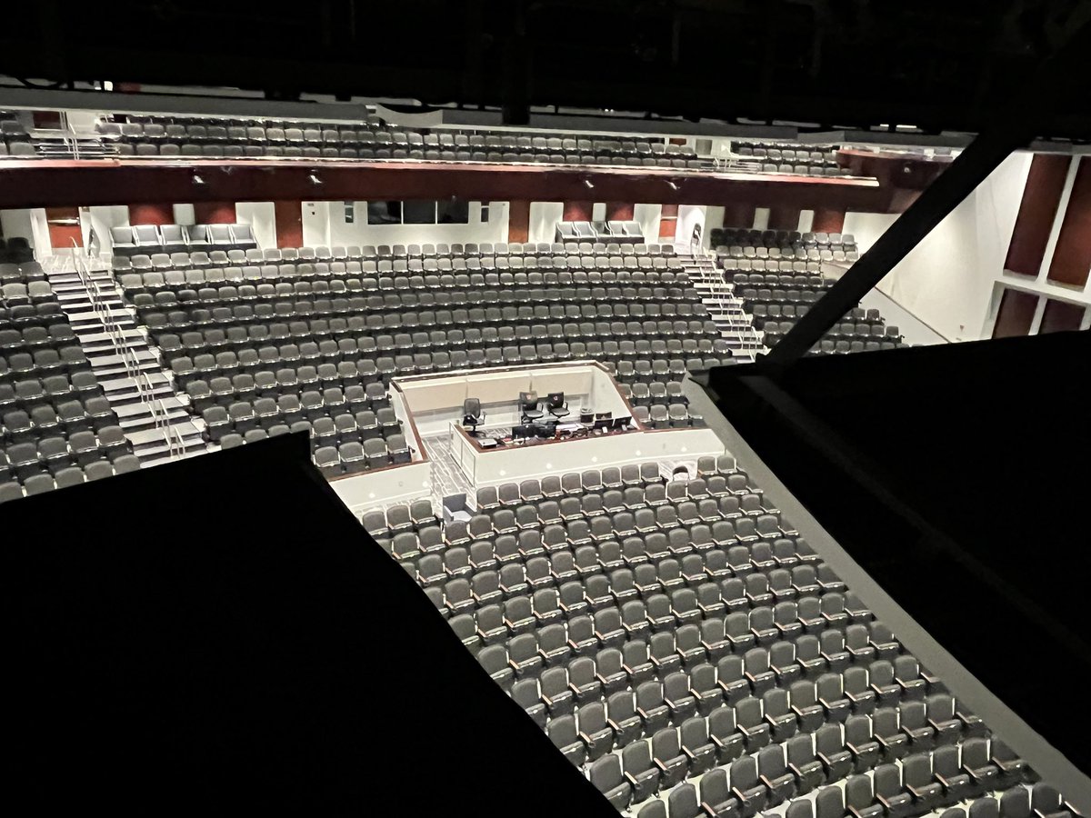 William C ️🦈🌲💙 on Twitter "New Office! New Dream job! Production