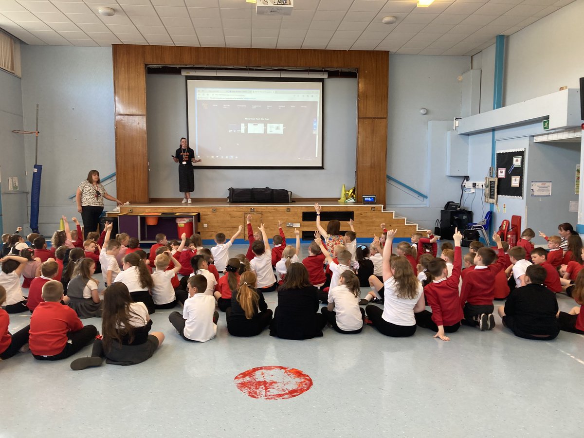 Tech_She_Can's tweet photo. #VolunteersWeek in action! Today @Miss_Laporte and @rinalders delivered a #TechWeCan assembly to pupils at @PennyburnPs on how  tech used to help the planet 🌎 

The pupils were inspired to hear about lots of cool tech careers! 

@VolScotland @ProjectScotland @volunteer_scot https://t.co/Eisk2W5Ku7
