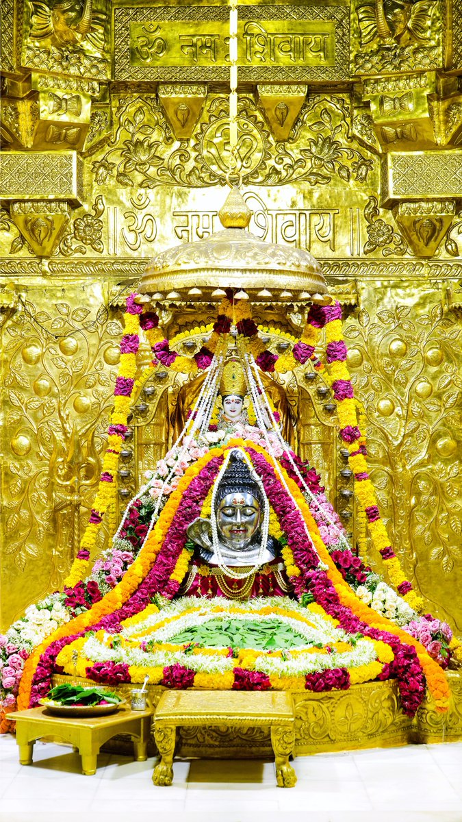 श्री सोमनाथ महादेव मंदिर,
प्रथम ज्योतिर्लिंग - गुजरात (सौराष्ट्र)
दिनांकः 05 जून 2023, ज्येष्ठ कृष्ण प्रतिपदा एवं द्वितीया - सोमवार
सायं शृंगार
06232864
#somnathmahadev
#somnathtemple
#shree_somnath_trust
#Parvati_maa_vastra_prasad
#Somnath_Vastra_Prasad
#Pratham_Jyotirling