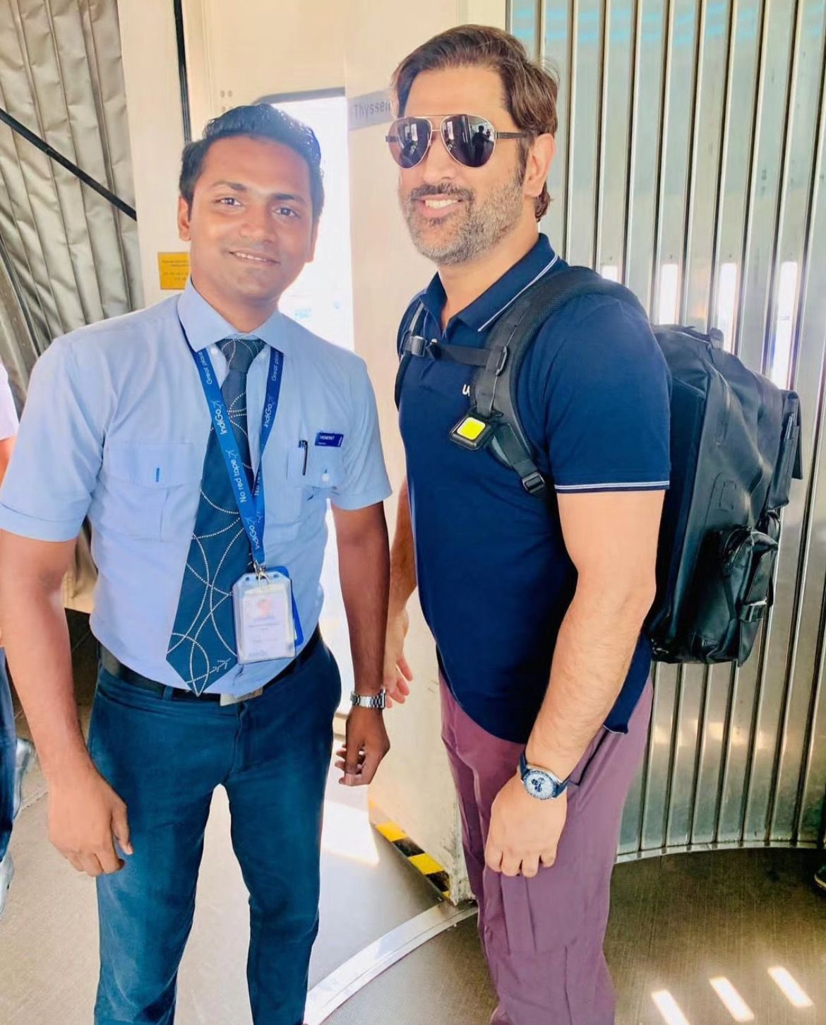 महेंद्र सिंह धोनी पहुंचे रांची, बिरसा मुंडा एयरपोर्ट पर आने की खबर...Mahendra Singh Dhoni reached Ranchi, news of arrival at Birsa Munda airport...