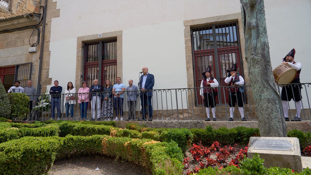 Ourense réndelle homenaxe a Alexandre Bóveda no 120 aniversario do seu nacemento.
📰 ourense.gal/gl/actualidad/…