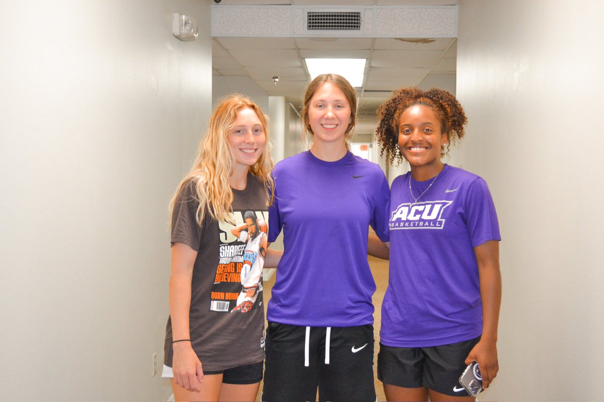 ACUWBB's tweet photo. 🙌 They’re here!! All moved in and ready to get to work! 🏀 Season starts NOW! https://t.co/T1aNr3Wqzr