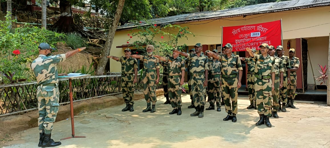BSF_Meghalaya's tweet photo. Troops of BSF Meghalaya took pledge to protect environment on ‘World Environment Day-2023. Besides it, troops carried out plantation drives at many bordering areas along Indo-Bangla Border.
#WorldEnvironmentDay2023 
#MissionLiFE 
#ChooseLiFE 
#SaveNatureSaveEarth https://t.co/txaXhSusMe