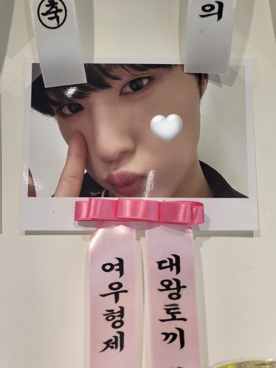 wh_0908's tweet photo. 뒤늦은 후기!!! 대왕토끼가 사절단으로 다녀왔습니다🤍 고생하셨습니다! 너무 예뻤어용!!!
#우리는_구미호_형제를_기다렸어 https://t.co/y3NQEnybT5