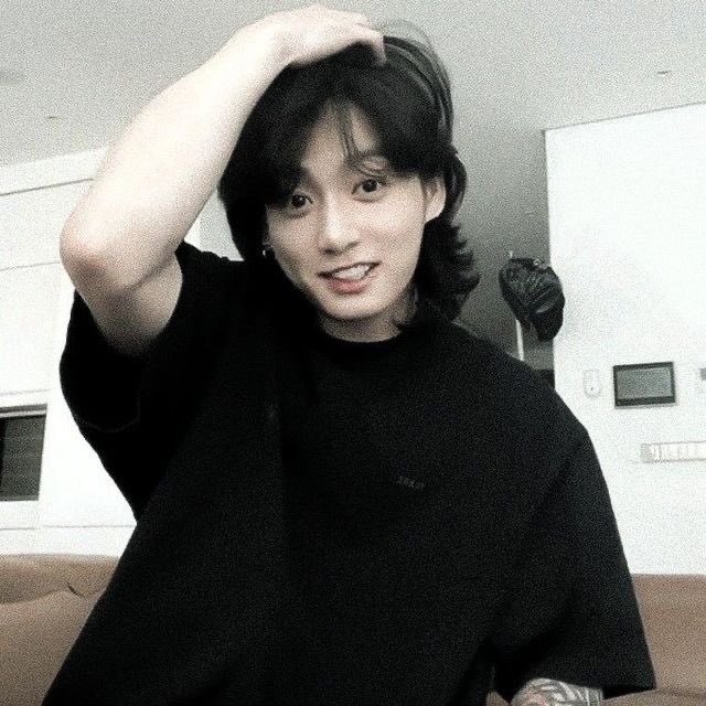 ijk3u's tweet photo. hey...                                   hmm baby? 

#ARMYSelcaDay #ARSD #jungkook https://t.co/LOTlDHmfTC