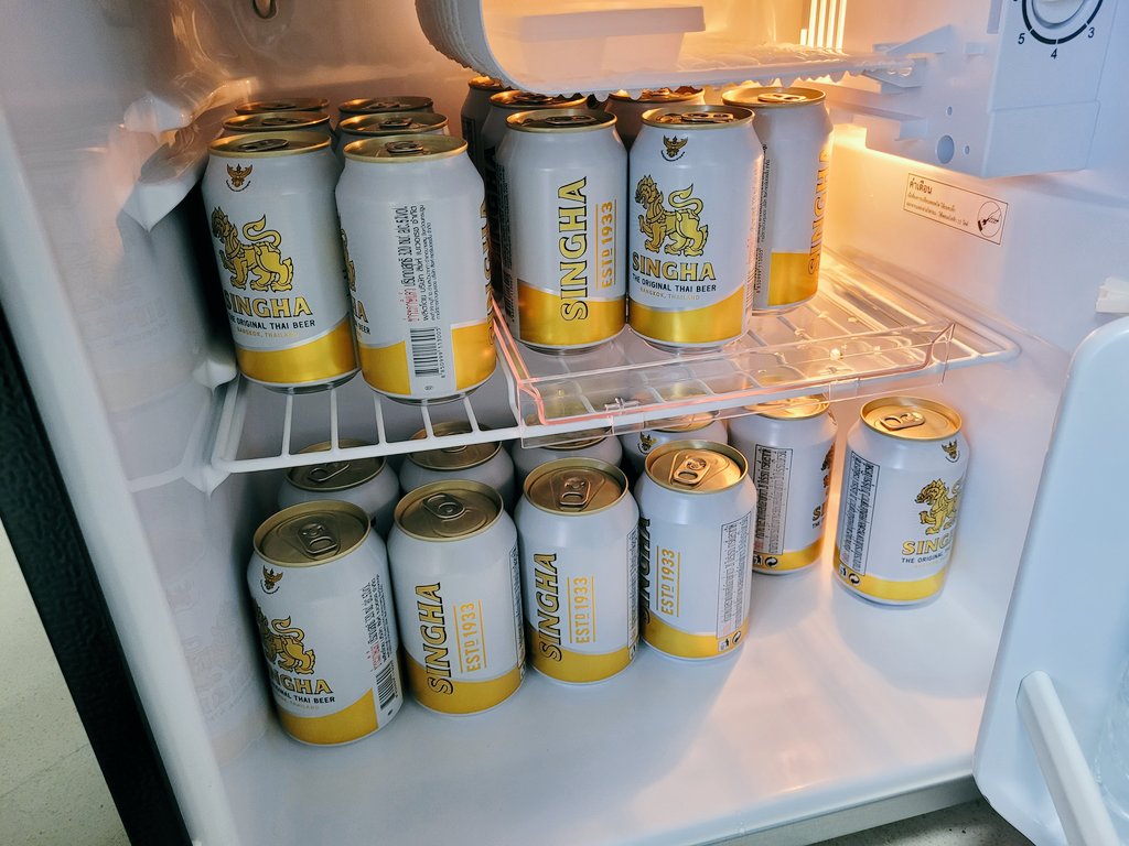 อย่าเรียกพี่ว่าขี้เมา🍾🍾
เพราะร้านเหล้าเรียกลูกค้าประจำ🍺🍺