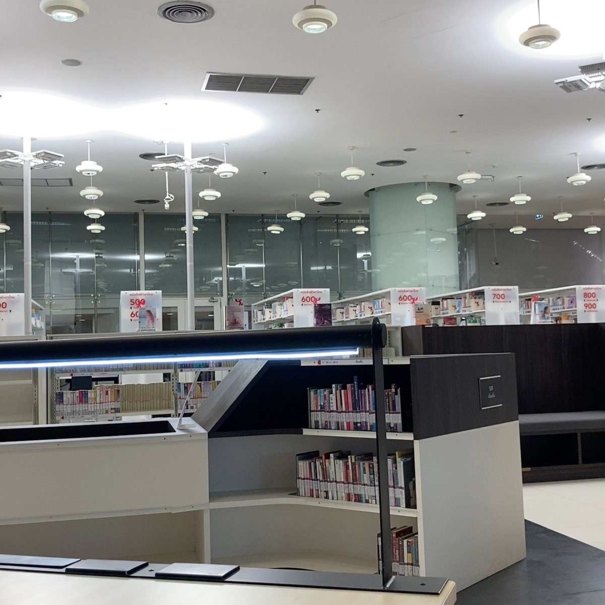 narcissusnholly's tweet image. แนะนำที่นั่งอ่านหนังสือในกทม ⭐️

🚂 tk park centralworld
มีปลั๊ก, free wifi ถ้าไปวันธรรมดาจะค่อนข้างเงียบ ส่วนเสาร์อาทิตย์คนจะเยอะเลย

เข้าฟรี3ครั้งแรก รายวัน20บาท เราสมัครสมาชิกรายปี100บาทเอา ถ้ามาบ่อยก็จัดเลยย คุ้มมาก 👍🏻