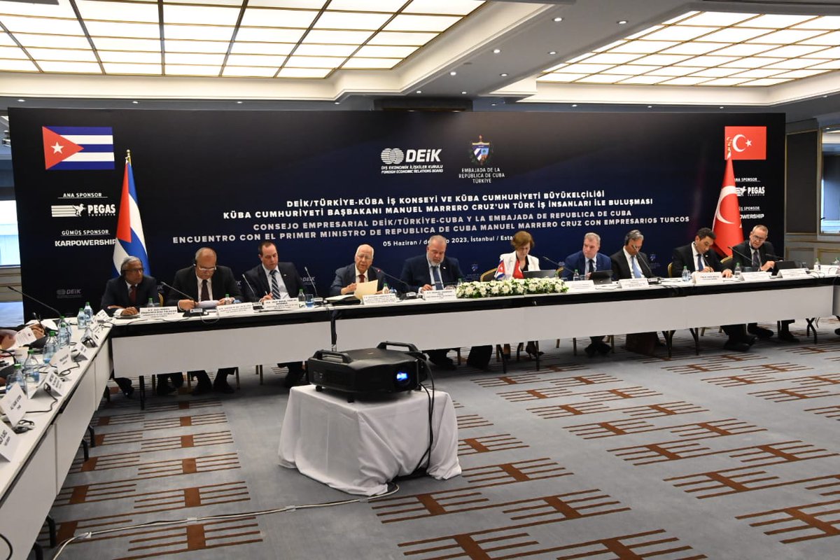 Los ministros cubanos 🇨🇺 participantes expusieron las potencialidades de sus sectores para ampliar la inversión extranjera, así como las ventajas e incentivos que #Cuba ofrece para el desarrollo de los negocios.