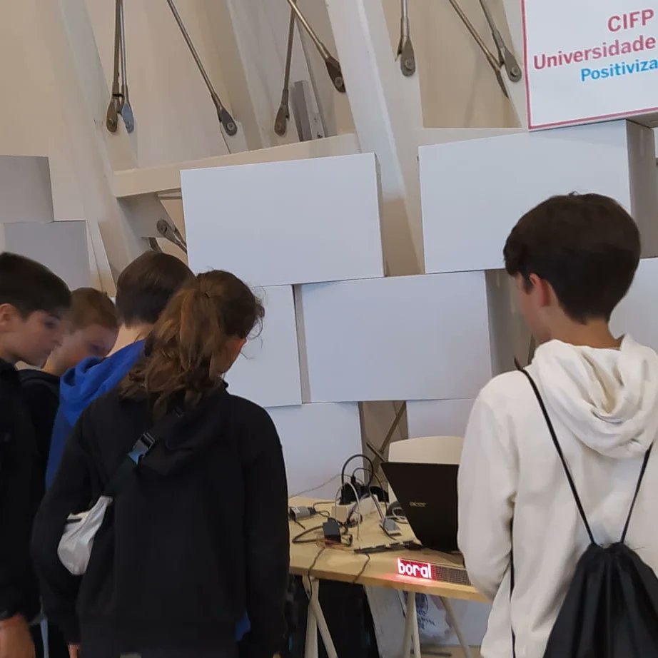 cifpULaboral's tweet photo. O @cifpULaboral  participa na @MAKERSGALICIA. Pesentámonos co Proxecto #AntarticLab, do plan #Proxecta+, onde participa alumnado de #FPBásica e do Curso de especialización de #FabricaciónIntelixente. https://t.co/IkbQlD33un