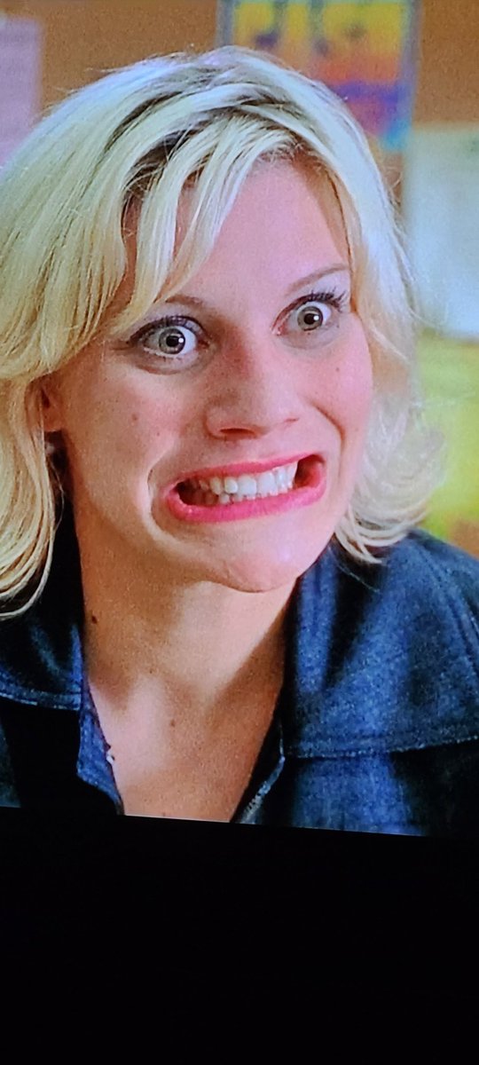 GeekVengers's tweet photo. Found the perfect pause while watching Halloween Resurrection. #kateesackhoffisgreat #facialexpression #CaptionThis https://t.co/K1Bvi64BrY
