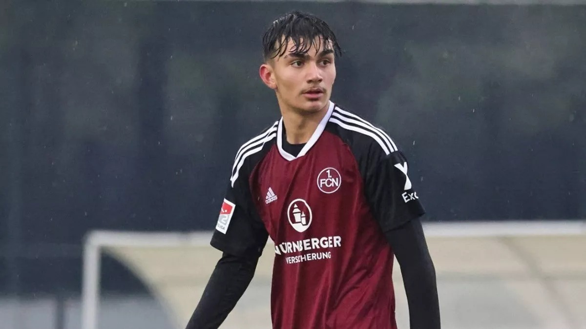 🚨Fenerbahçe ve Galatasaray, 1.FC Nürnberg'in 17 yaşındaki forvet oyuncusu Can Uzun ile ilgileniyor. 🔵#FB 🔴#GS