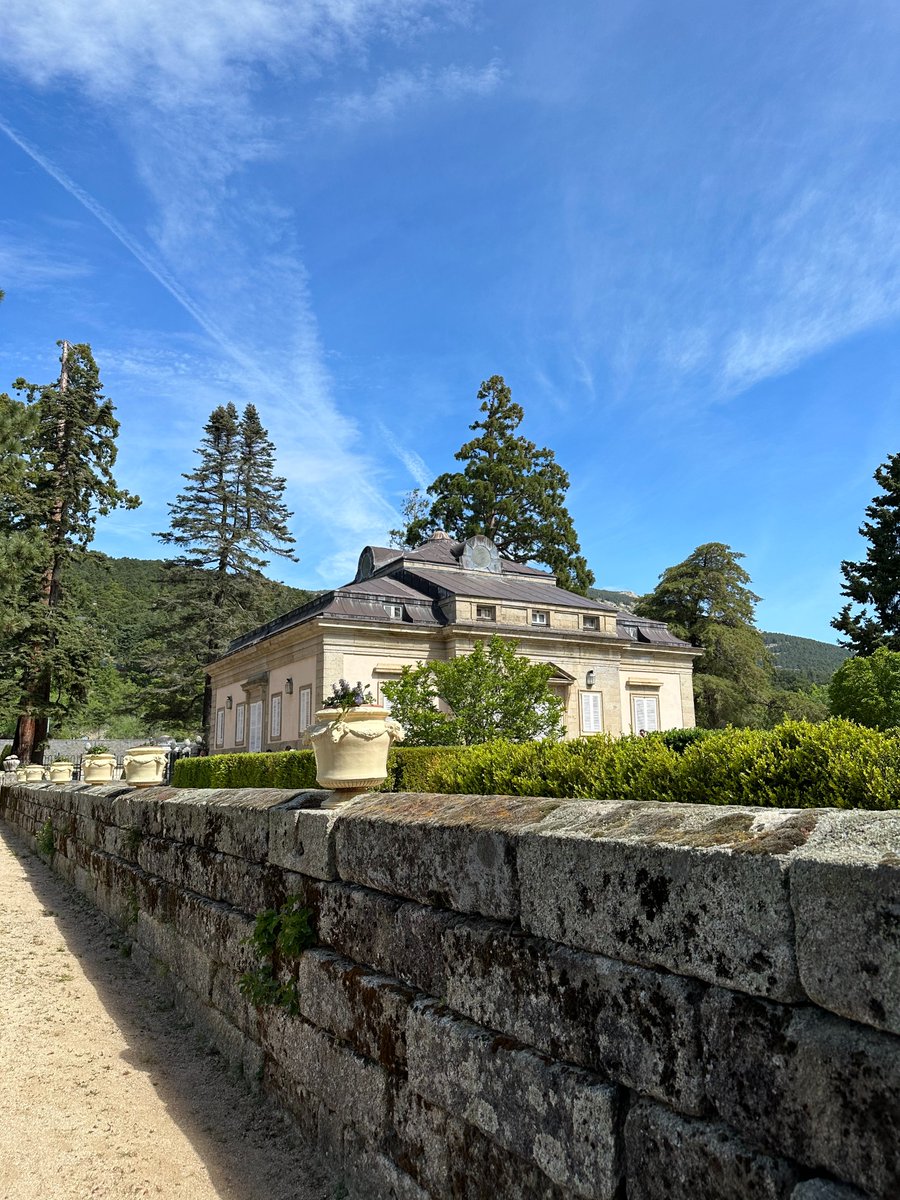 Hoy es el #DiaMundialDelMedioAmbiente y queremos compartir con vosotros la Casita del Infante, es perfecta como escaparate para reiterar el respeto que le debemos a la naturaleza🌳

Reserva tu billete y descúbrela junto a sus preciosos jardines🌱

trendefelipeii.com/es/