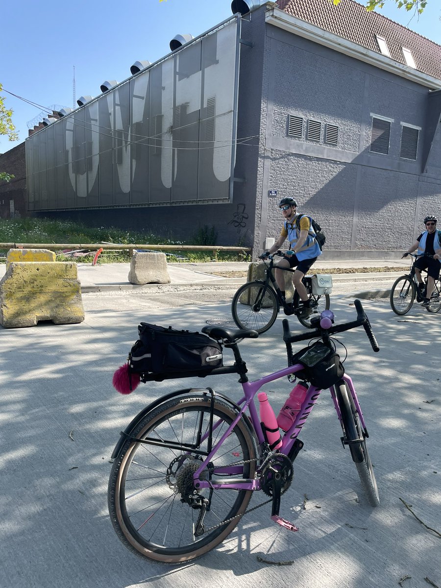 bibalabib's tweet image. Spéciale dédicace aux bibliothécaires ! #ovh