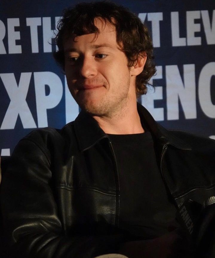 FCJosephQuinnCL's tweet photo. Joseph Quinn en el panel de la @FANEXPOPhilly 

#josephquinn 
#chileneedsjosephquinn 
#fanexpo 
#Philadelphia 
#Chile 
#EddieMunson 
#StrangerThings https://t.co/l9fdxl7Xpx