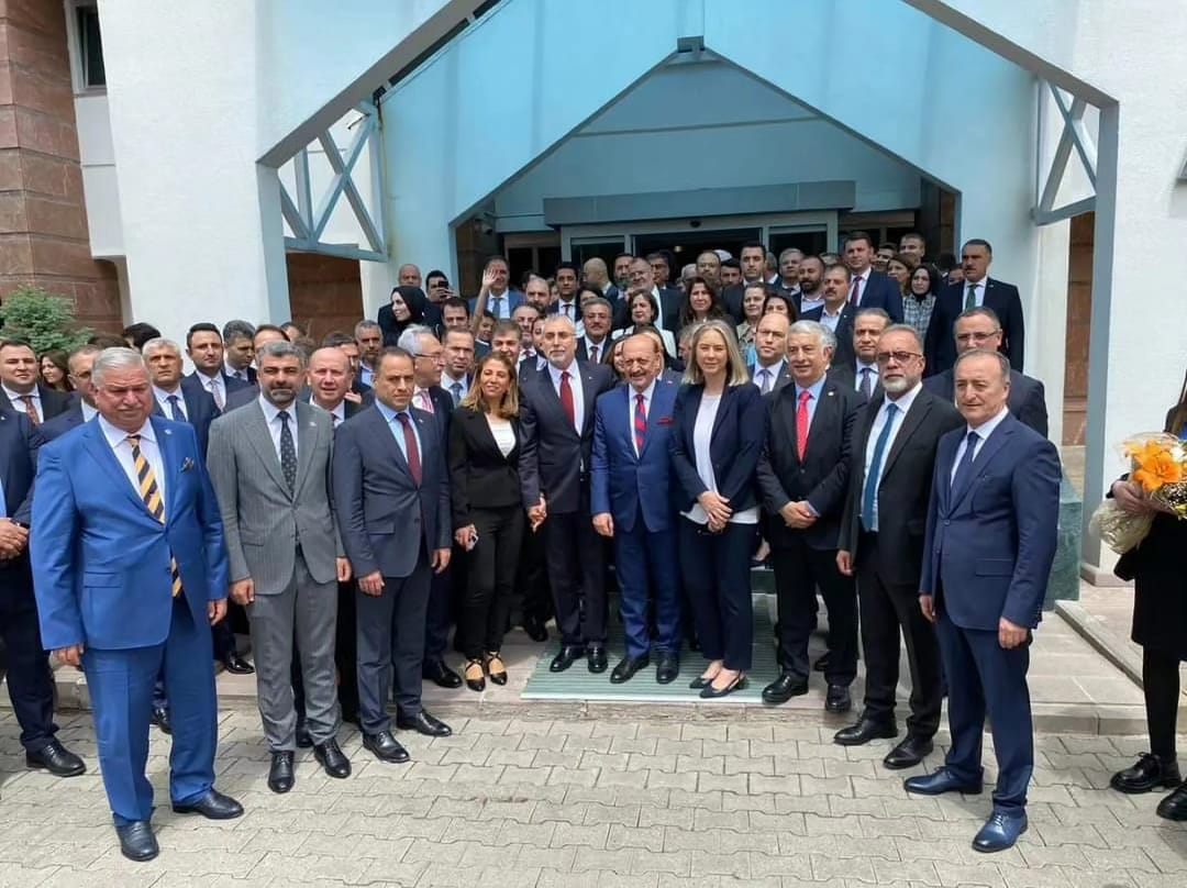 Cumhurbaşkanımız Sayın Recep Tayyip Erdoğan'ın tensipleriyle Çalışma ve Sosyal Güvenlik Bakanı olarak atanan hemşehrimiz Sayın Vedat Işıkhan Bakanımızın devir teslim törenine Milletvekillerimiz Sayın Faruk Kılıç ile Sayın Muhammed Adak katıldı.

Bakanımız Sayın Vedat Işıkhan'a
