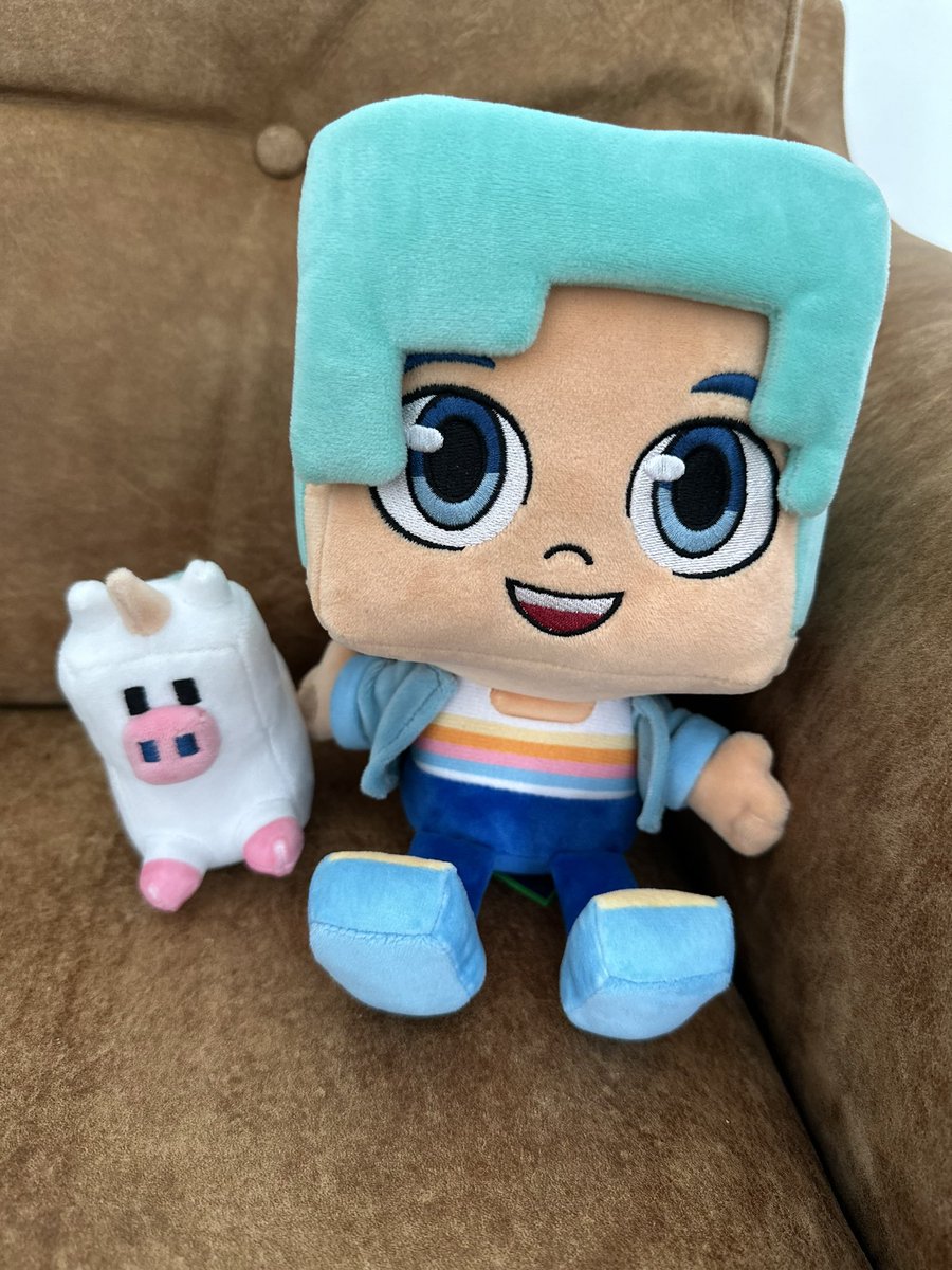 Smajor1995's tweet photo. You all loved the last one, so I decided to team up again with @Makeship as part of their 2023 Pride collection! Majority of the proceeds will be going to help Stonewall! So if you want a cute plush that helps a good cause, check it out! ❤️🏳️‍🌈https://t.co/nzS1CmVnft https://t.co/BG4vBHgMYH