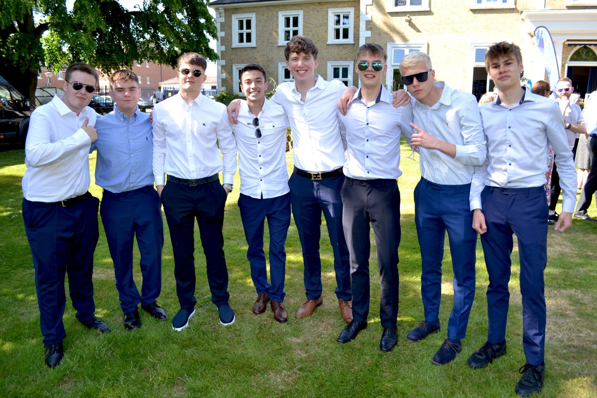 StPaulsSurrey's tweet photo. Following the Year 13 Leavers’ Mass at the end of last term, students celebrated in style at their Champagne Reception held on the beautiful grounds of St Paul’s. #year13leavers #celebration #celebratinginstyle #alevels2023 #BTech #goodluckinyourexams #wishingyoueverysuccess https://t.co/h90fbDRhEo