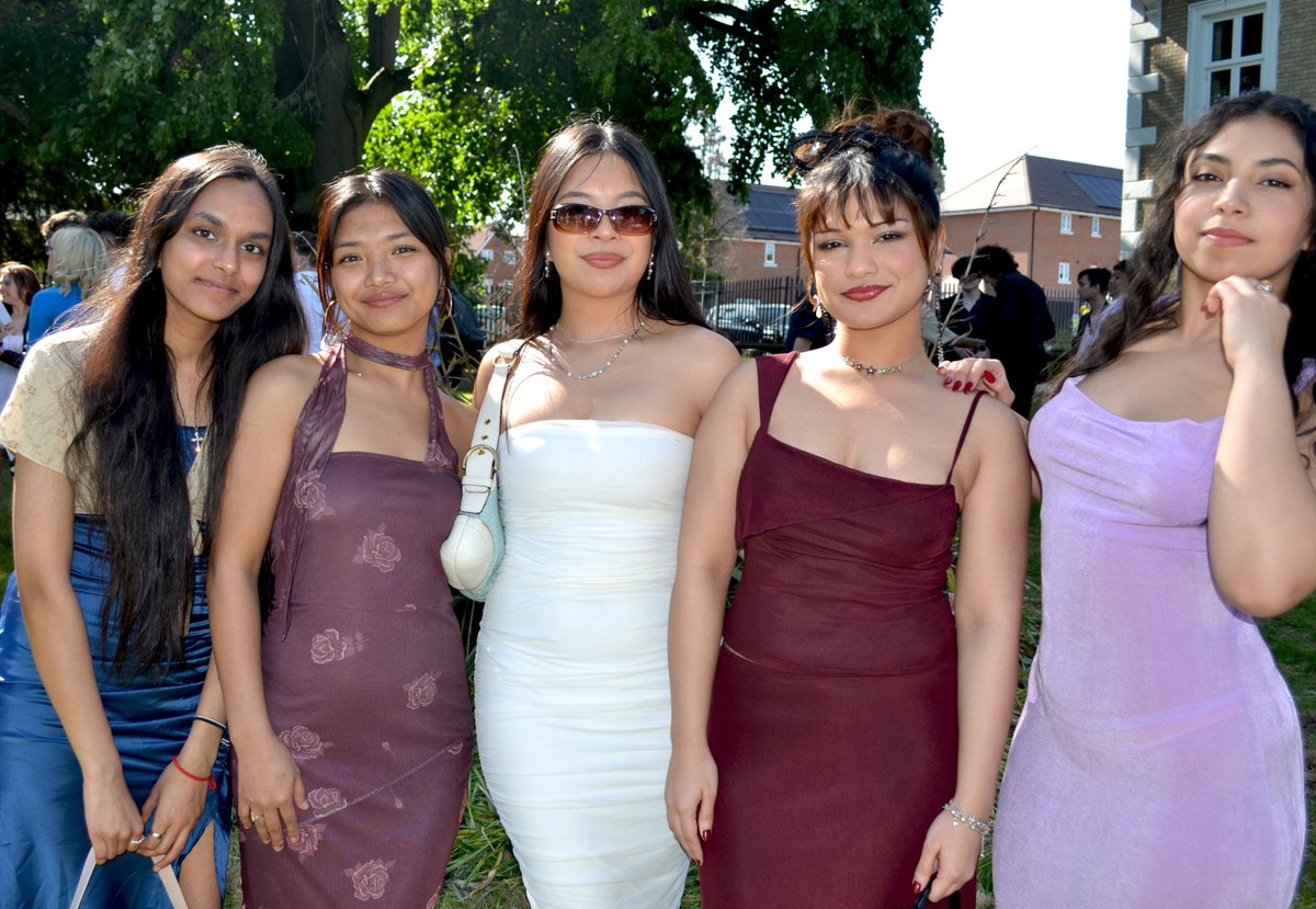 StPaulsSurrey's tweet photo. Following the Year 13 Leavers’ Mass at the end of last term, students celebrated in style at their Champagne Reception held on the beautiful grounds of St Paul’s. #year13leavers #celebration #celebratinginstyle #alevels2023 #BTech #goodluckinyourexams #wishingyoueverysuccess https://t.co/h90fbDRhEo