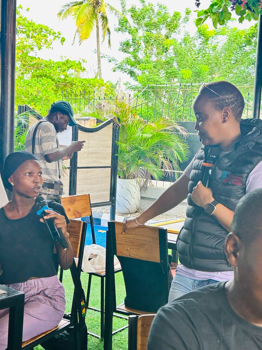 plpcommunity's tweet photo. Our CGO @Cobyi and Programs Lead @alboh_kim engaged in conversations with our learners in NG.🇳🇬
They sought feedback on their experience and ideas of how to make the program better.⚡
🔗https://t.co/L8HVvQKUv2
#1MillionDevs4Africa #LearnerFeedback #DigitalSkills #Empowerment https://t.co/Wt5tgudlRU