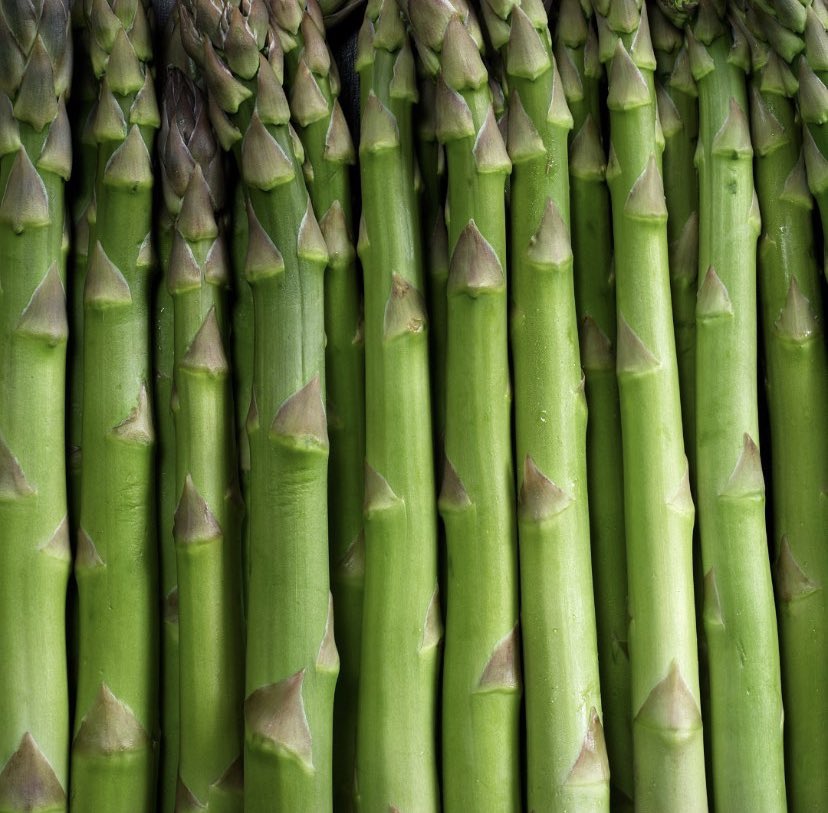 Foodari's tweet image. Arguably THE highlight of spring, are you making the most of the short yet iconic asparagus season? 

Tag us in your pics and show us how you are using this hero product on your menus! 💚 

#foodies #passion #extramile #foodari #notyourordinary @producedinkent