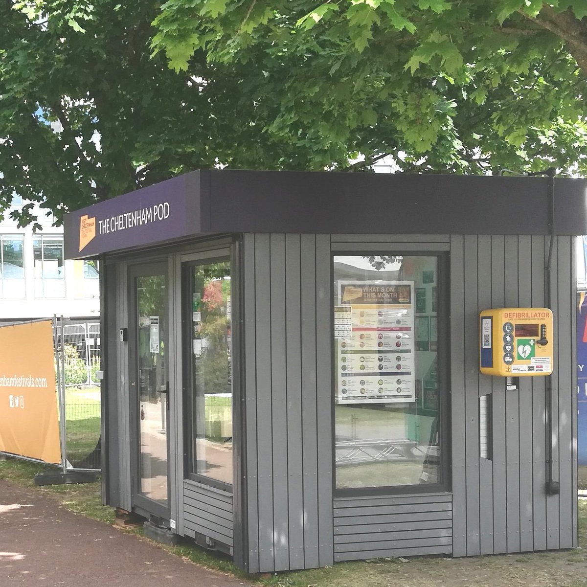 It's nearly @CheltSciFest Imperial Gardens @cheltfestivals Our #ThePod @MarketingChelt Public Access Defib is relocated, keeping #PublicHearts Defib No53 company 💚⏬///Stamp.sober.skills #TheCircuit @what3words @DefibStoreLtd @medicslodge @TidalTraining @Circle2Success @staylets