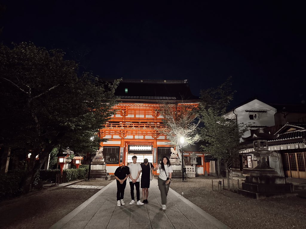 ristinge_'s tweet photo. kyoto at night is unreal ⛩️ https://t.co/1A8bKKqEY8