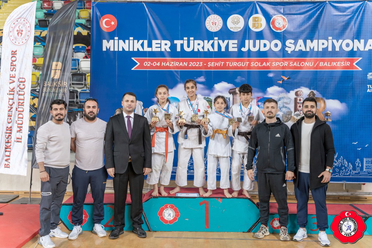Minikler Judo Türkiye Şampiyonası’nda sporcularımız;

🥇Ilgın Zincir
🥇İlyada Kurt
🥇Betül Yılmaz
🥉Samet Buluk 
dereceleriyle bizi gururlandı. 
Sporcu kardeşlerimizi tebrik ediyor, başarılarının devamını diliyorum.

Gençlerimize hep destek, tam destek😎