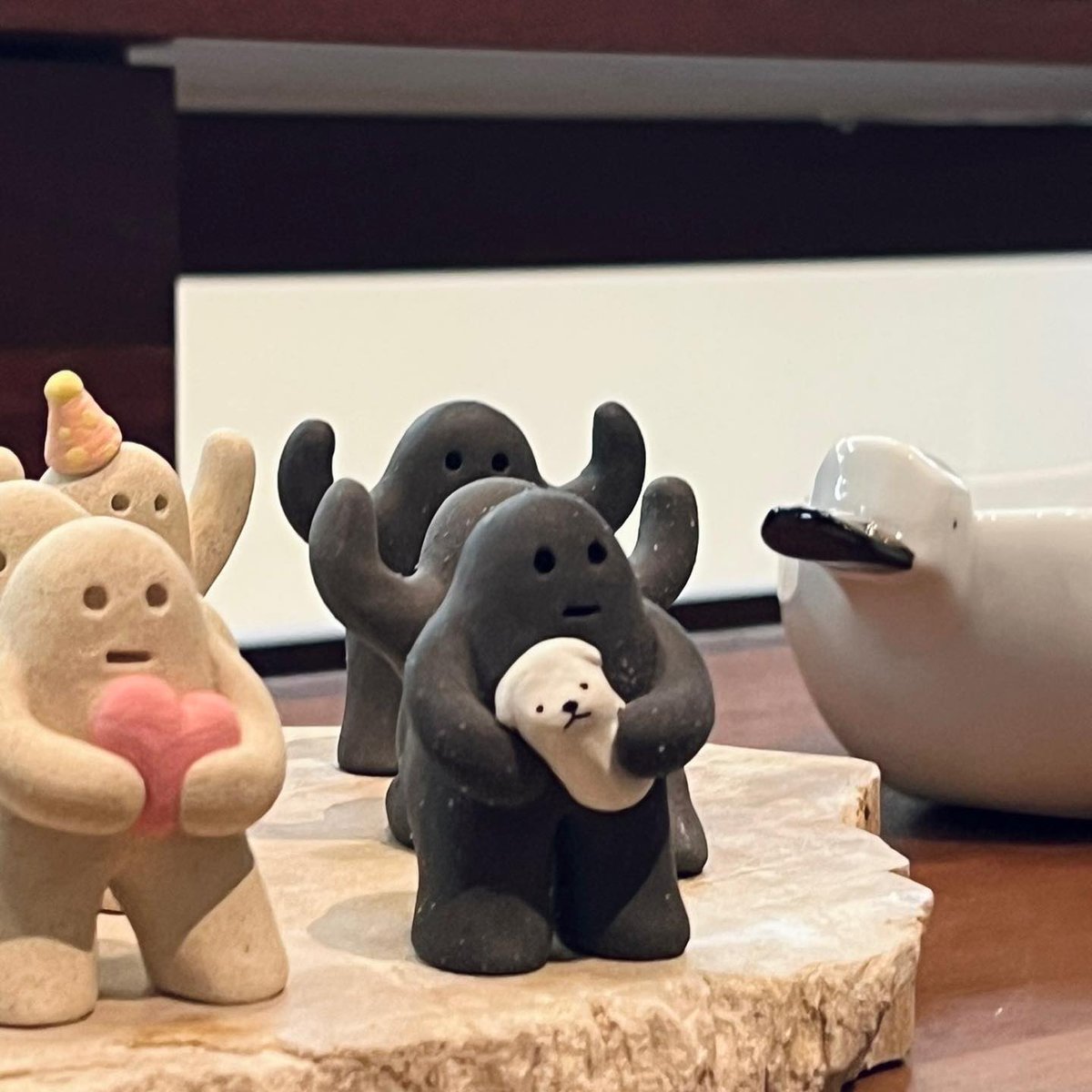 winteiru's tweet photo. Visiting a place where objects of value are attractively displayed, showcasing their distinctive features in their versions. The cuteness was in plain sight as soon as I entered; full of precious creatures. https://t.co/ZpDzJSiyub