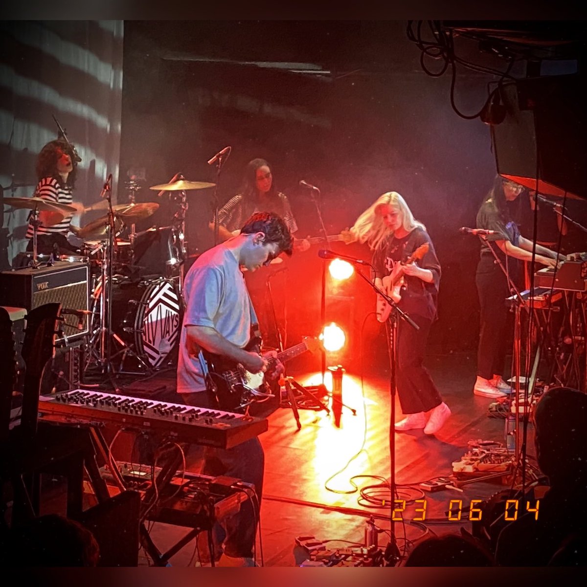 Alvvays in Paris ⁦<a href="/alvvaysband/">Alvvays</a>⁩ ⁦⁦@trabendo_⁩